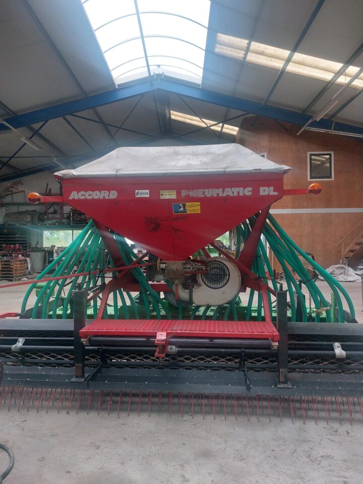 Accord pneumatische opbouw zaaimachine Accord pneumatische opbouw zaaimachine