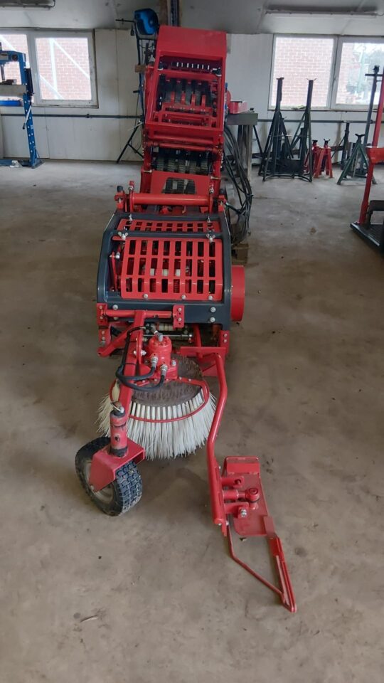 Turf Tick 1016 afneembare zodensnijder, Turf Tick 1016 abnehmbarer Sodenschneider, Turf Tick 1016 detachable sod harvester Turf Tick 1016 afneembare zodensnijder, Turf Tick 1016 abnehmbarer Sodenschneider, Turf Tick 1016 detachable sod harvester